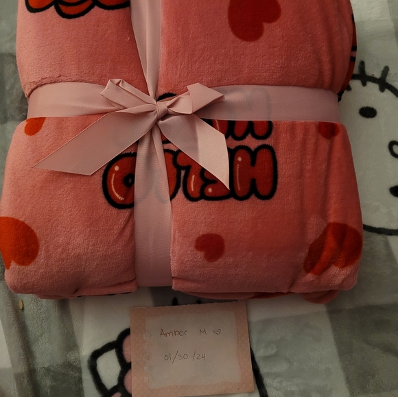 Hello Kitty Valentines Blanket - Picture 2 of 3